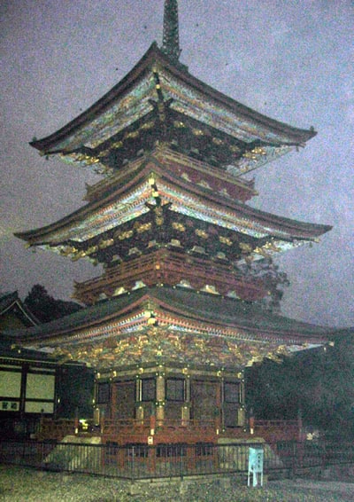 Sanju-no-to (the three storied pagoda)
