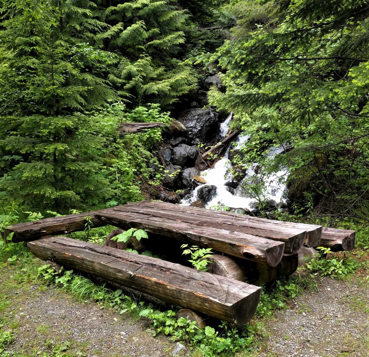 Picnic table
